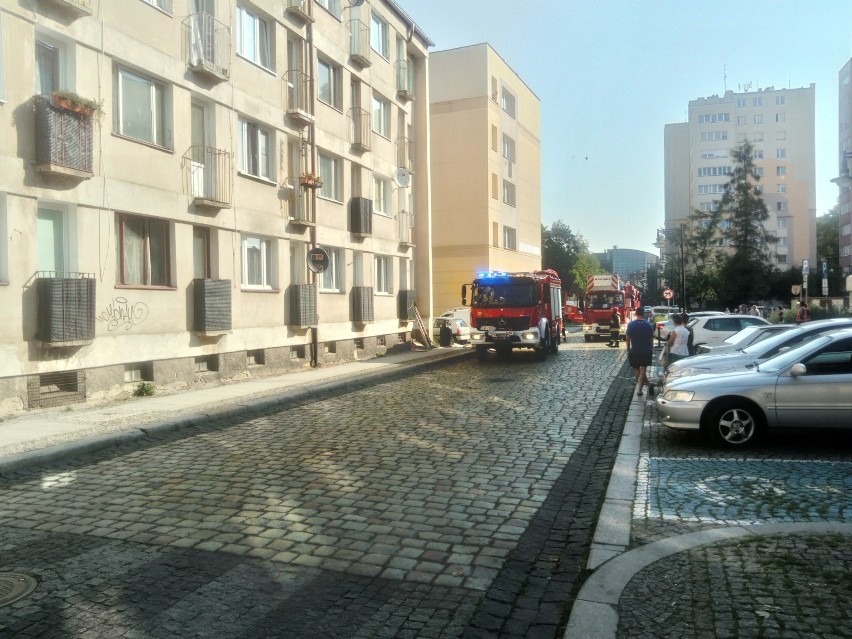 Pożar na ulicy Środkowej w Legnicy [ZDJĘCIA, FILM]