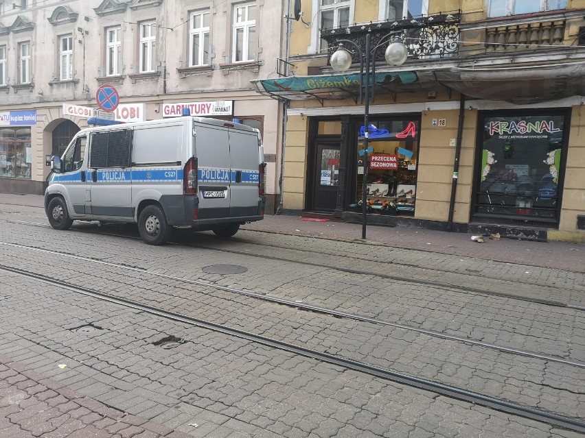 Wjechał motocyklem do sklepu przy ul. Toruńskiej w Grudziądzu i uciekł [zdjęcia, wideo]