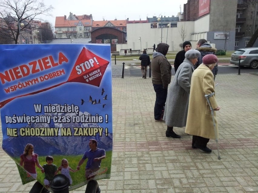 Solidarność prowadzi apel o nierobienie zakupów w niedziele [ZDJĘCIA]