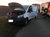Zderzenie dwóch samochodów w Nepomucenowie. Jedna osoba trafiła do szpitala [ZDJĘCIA]     