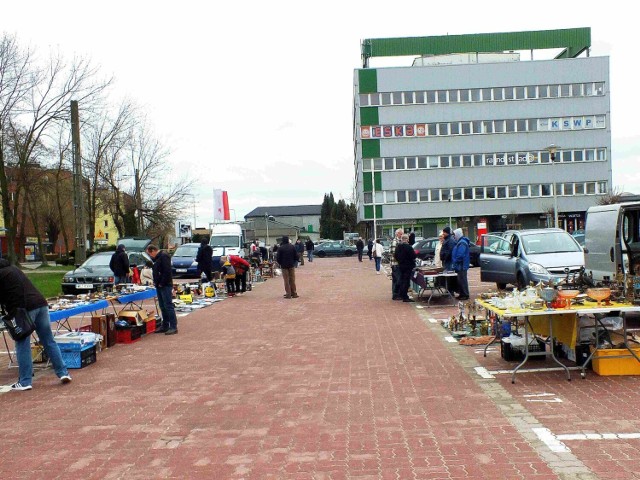 W sobotę na Giełdzie Staroci i Różności, na parkingu Specjalnej Strefy Ekonomicznej Starachowice było kilkunastu sprzedających