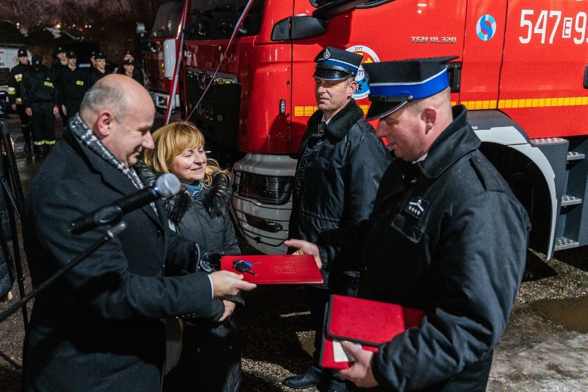 Nowe wozy dla tomaszowskich strażaków. Nowoczesna auta trafiły do dwóch jednostek OSP - ZDJĘCIA