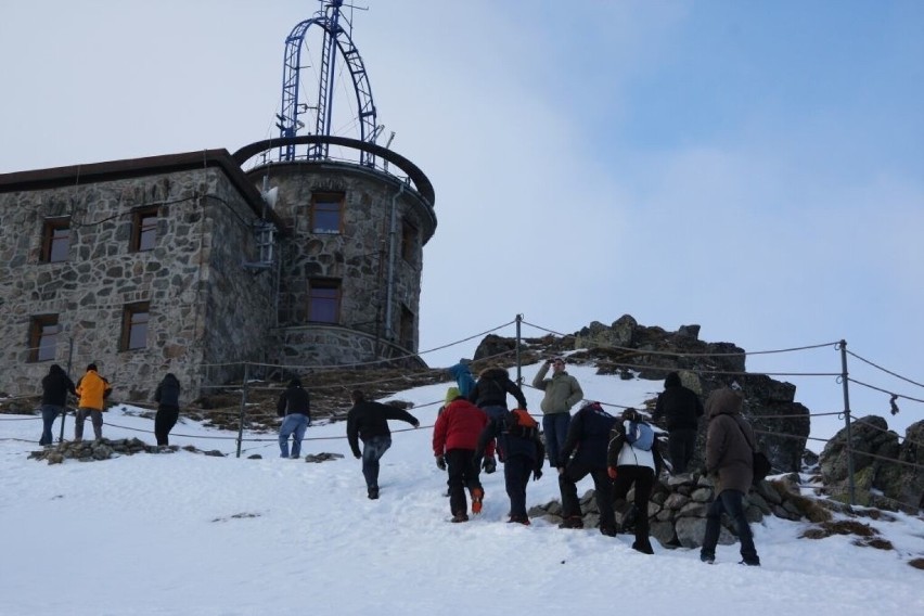 Zimą nie trzeba rezygnować z wycieczek w góry. Tatry są o...