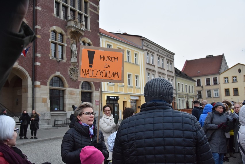 Manifestacja poparcia dla strajku nauczycieli w Tarnowskich...