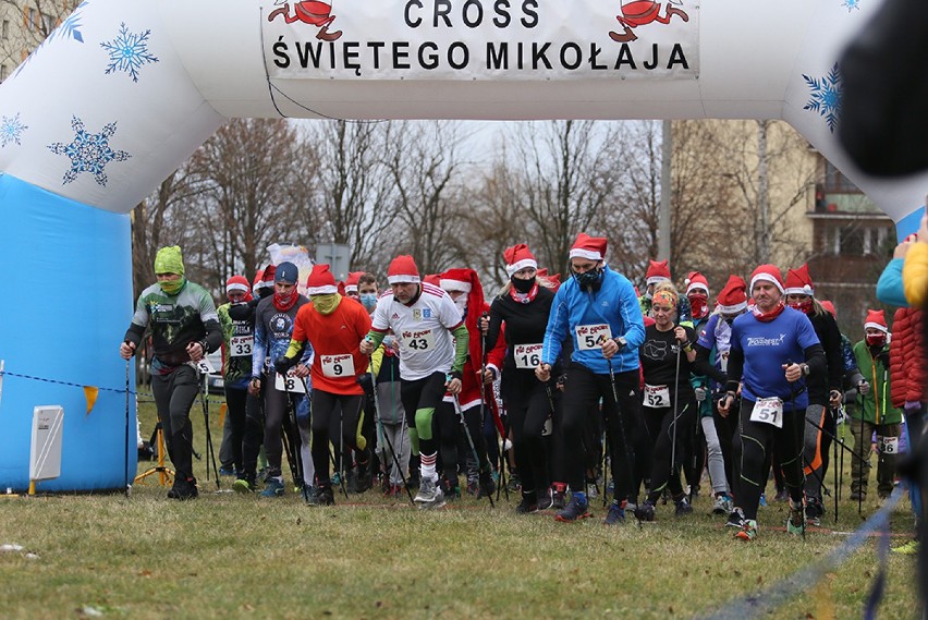 V Chrzanowski Cross Świętego Mikołaja. 65 osób wzięło udział w zawodach nordic walking [ZDJĘCIA]