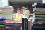 Półka do bookcrossingu w Bibliotece Pedagogicznej w Malborku