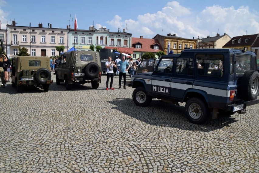 Piknik historyczny na Rynku w Kłecku