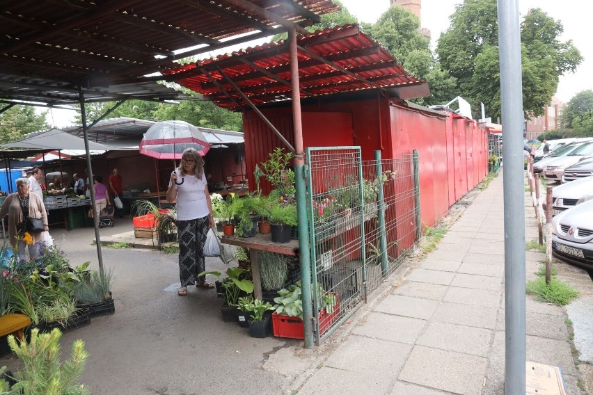 Zmiany na targowisku miejskim w Legnicy. Miedź Legnica rezygnuje z zarządzania targowiskiem. Kupcy otrzymają wypowiedzenia umów