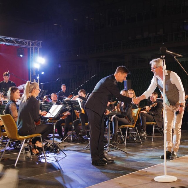 Na zdjęciu Dominik Lewicki z Robertem Janowskim