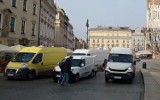 Kraków. Rynek pełen samochodów, czyli poranek dostawców [GALERIA]