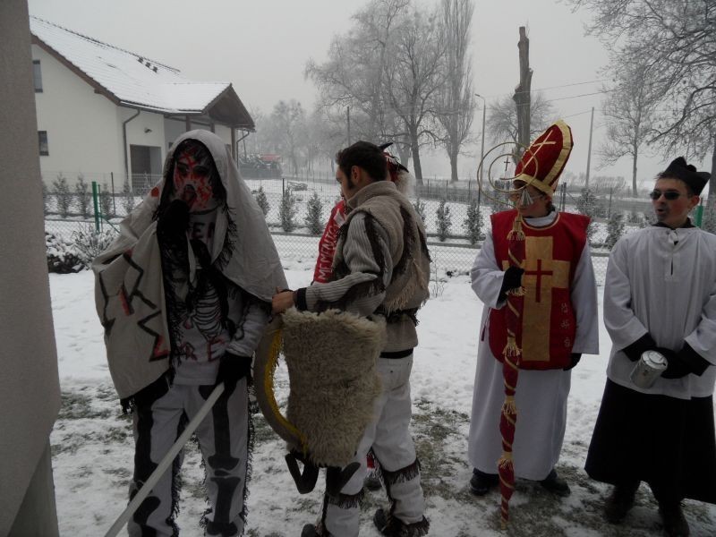 Dioboł, Koza, Żyd i inni, czyli mikołajowe bandy odwiedzały mieszkańców Łąki [ZDJĘCIA + WIDEO]