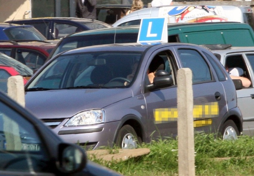 Prawo jazdy w Łodzi. Ile kosztuje? Jak wygląda poziom zdawalności w Łodzi egzaminu teoretycznego, a jak praktycznego? Sprawdź!