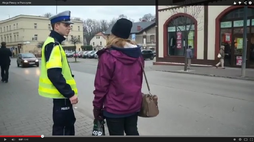 Młody policjant i... młode panie [Akcja Pieszy w Pszczynie]