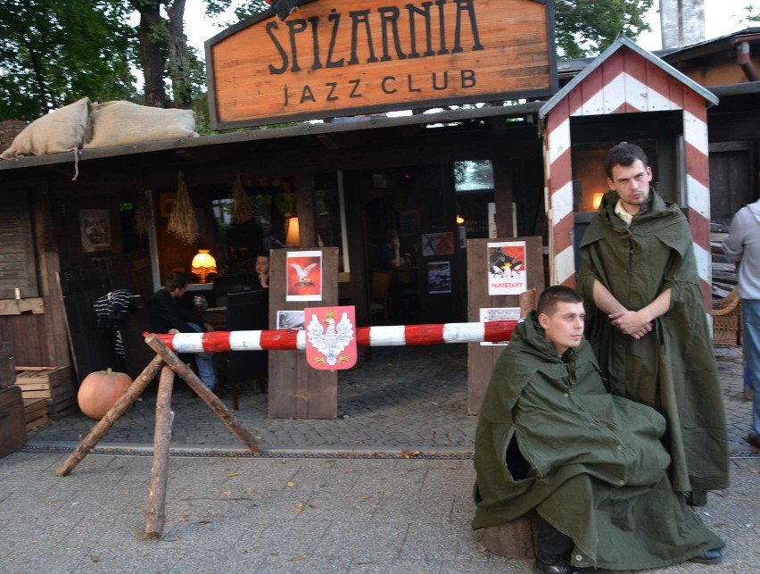Malbork: Happening w Jazz Clubie Spiżarnia w rocznicę napaści ZSSR na Polskę