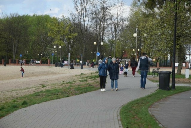 Nad zalewem na Borkach w Radomiu w sobotę 6 kwietnia było wielu spacerowiczów. Radomianie korzystali ze słonecznej, choć wietrznej pogody. Więcej zobacz na kolejnych slajdach >>>