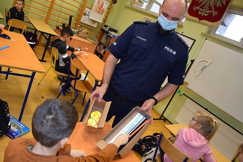 Bezpieczne ferie - lekcja z policjantami z KP w Kosakowie