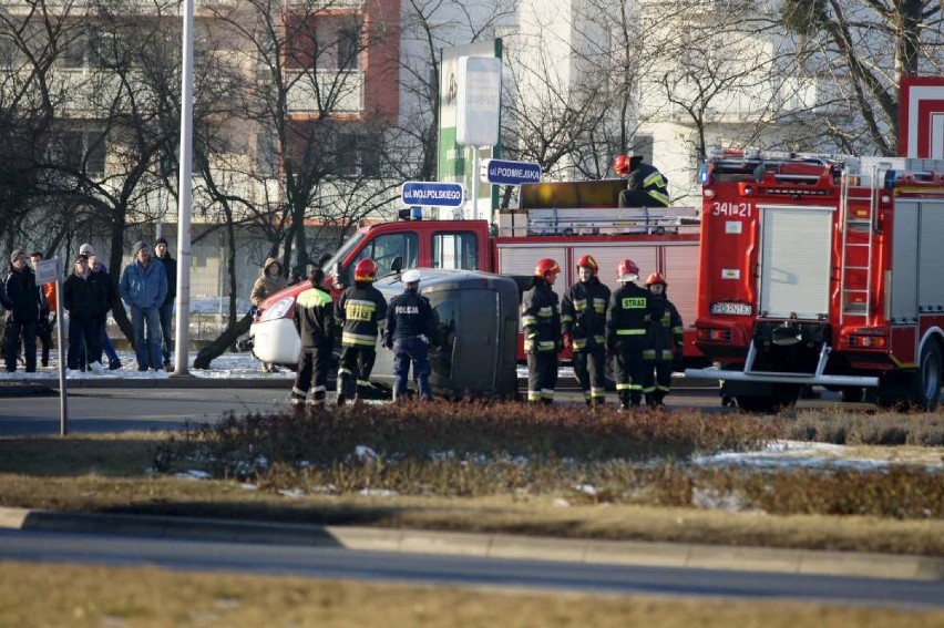 Zderzenie aut na rondzie Westerplatte w Kaliszu