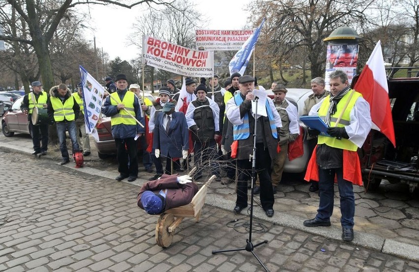 Gdańsk: Mieszkańcy południa Pomorza protestowali przeciw likwidacji linii kolejowych [ZDJĘCIA]
