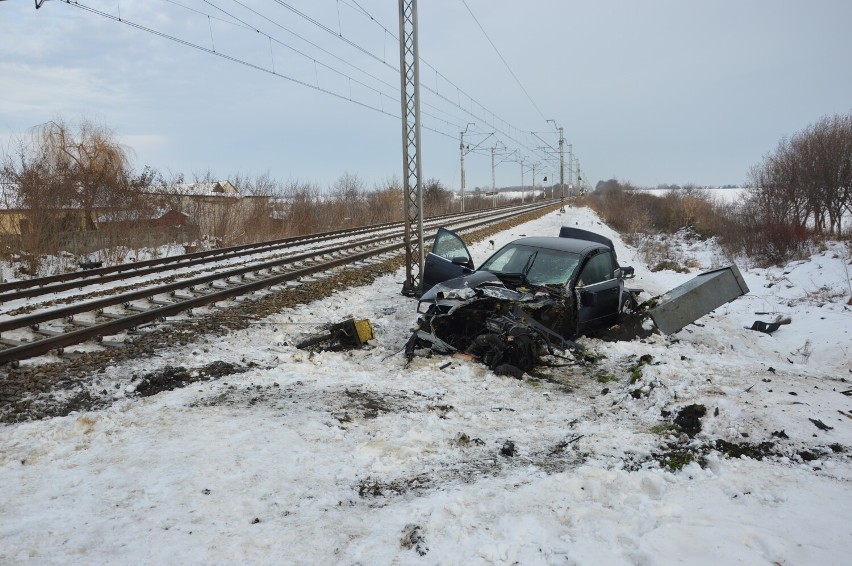 Wypadek na przejeździe kolejowym w Longinówce pod...