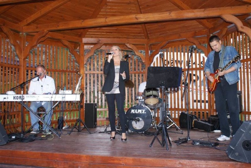  Wakacyjne koncerty w Altanie. W lipcu CK Muza zaprasza mieszkańców na niedzielne muzykowanie