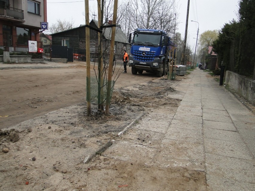 Odcinek ulicy Wiejskiej w Radomiu jest nieprzejezdny, wymieniają tu rury