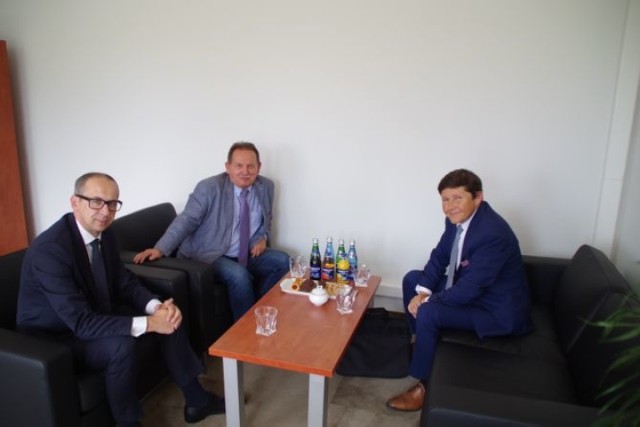 Burmistrz Kalet Klaudiusz Kandzia wraz z burmistrzem Lublińca Edwardem Maniurą spotkali się z przewodniczącym zarządu metropolii Kazimierzem Karolczakiem.