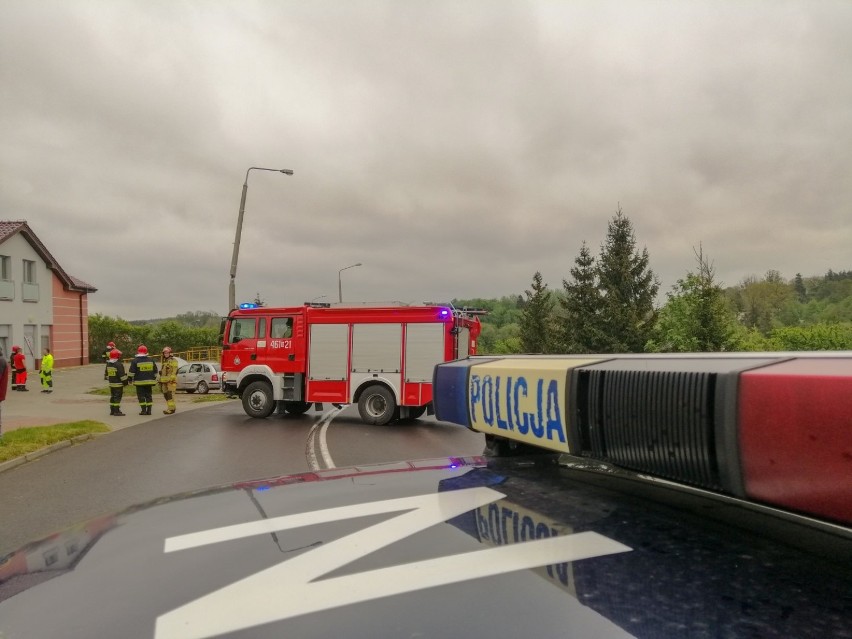 Wpadła w poślizg i uderzyła w latarnię przy skrzyżowaniu Wschodniej i Staszica [ZDJĘCIA]