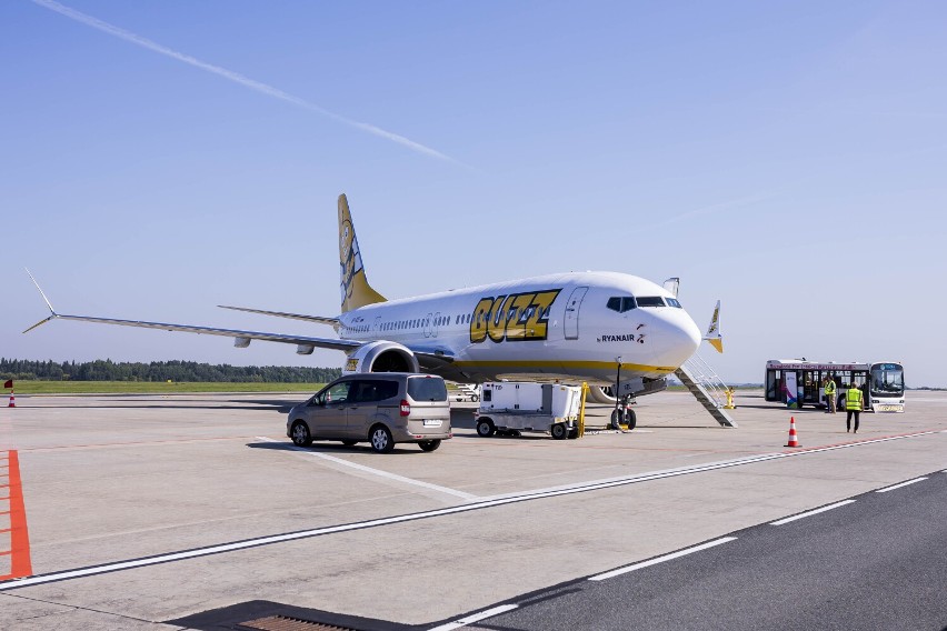Pierwszy samolot linii Buzz wylądował na lotnisku w Modlinie