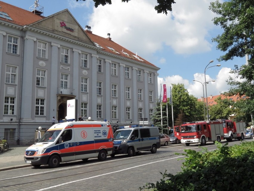 Wrocław: Ewakuacja Tauronu w powodu podłożonej bomby (ZDJĘCIA)