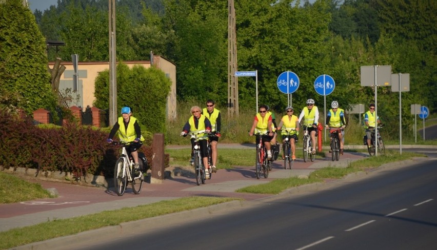 Powiat kościański: kilkunastu rowerzystów wzięło udział w rajdzie promującym szlak napoleoński