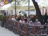 Ciepłe słoneczne popołudnie 2 maja w centrum Radomia. Mieszkańcy miasta wybrali się na lody i do kawiarnianych ogródków - zobacz zdjęcia