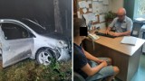 Wypadek pod Warszawą. Pijany kierowca wjechał z drzewo, po czym zasnął w aucie. 23-latek był wściekły, gdy policja przerwała mu sen