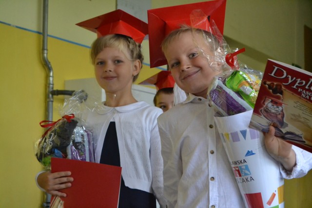 44 młodych wodzisławian po raz pierwszy zasiadło dzisiaj w szkolnych ławkach w Szkole Podstawowej nr 3