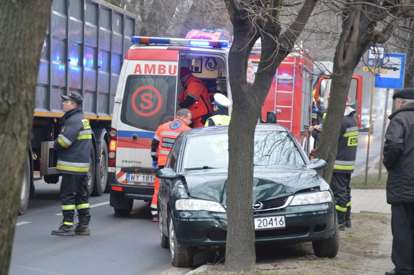 Wypadek na ulicy Armii Krajowej w Łowiczu. Kierowca był nietrzeźwy [Zdjęcia]