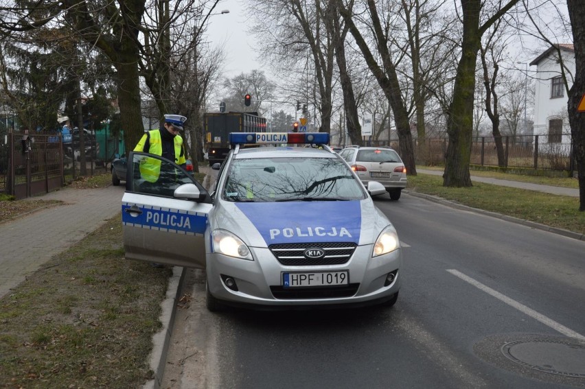 Wypadek na ulicy Armii Krajowej w Łowiczu. Kierowca był nietrzeźwy [Zdjęcia]