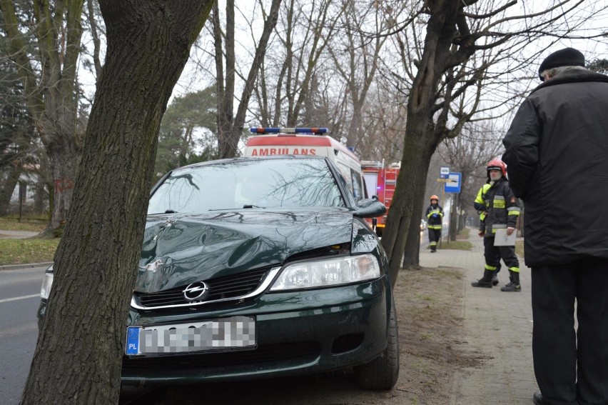 Wypadek na ulicy Armii Krajowej w Łowiczu. Kierowca był nietrzeźwy [Zdjęcia]