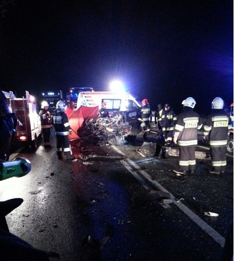 Śmiertelny wypadek na DK 92: Zderzenie 2 aut i ciężarówki