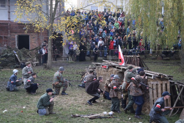 Inscenizacja historyczna w fosie miejskiej w
Świebodzinie w ramach Tygodnia Patriotycznego