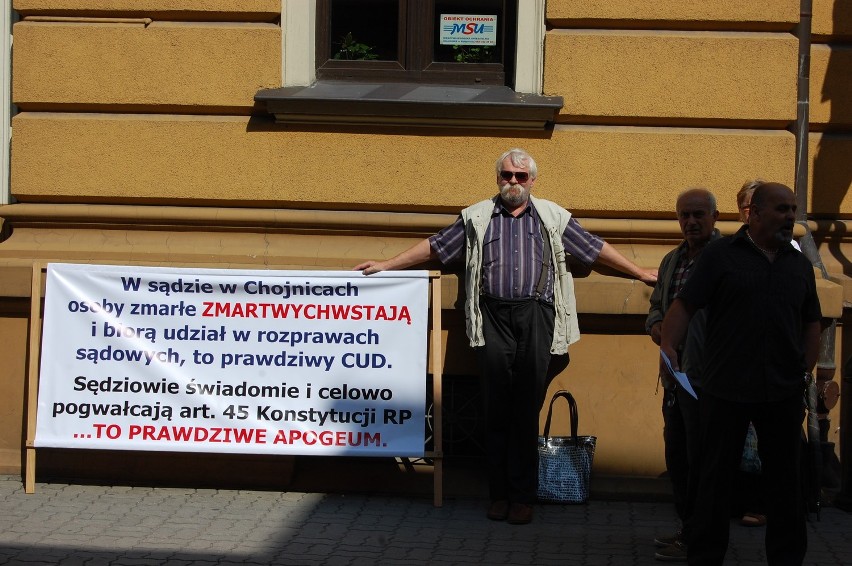 Protest w Chojnicach: STOP Bezprawiu i Korupcji przed sądem (AKTUALIZACJA. FOTO)