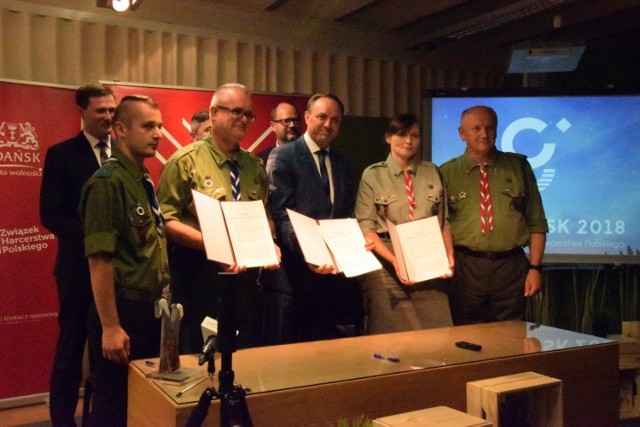 Podpisanie umowy z ZHP o współpracy w organizacji Światowego Jamboree Skautowego na Wyspie Sobieszewskiej