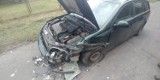 Wypadek w Dąbrówce. Kierujący passatem zasnął za kierownicą i uderzył w opla