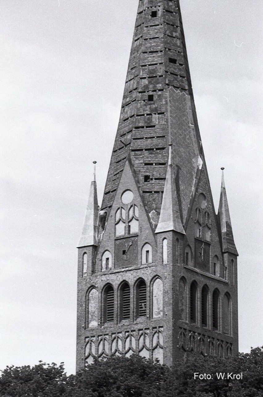 W latach 80. wieża kościoła Mariackiego przeszła remont,...