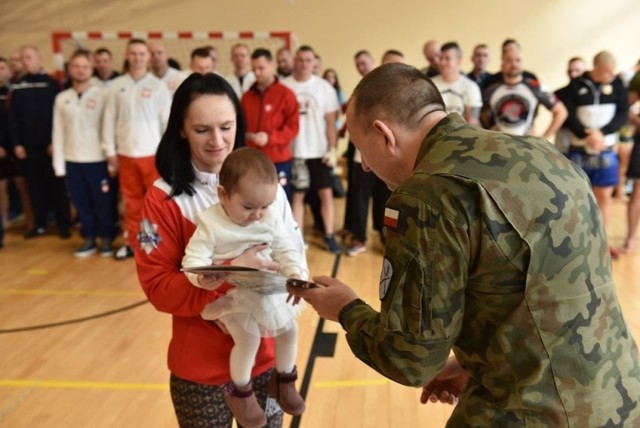 Na zdjęciu Ewa Bulanda z córeczką Ritą