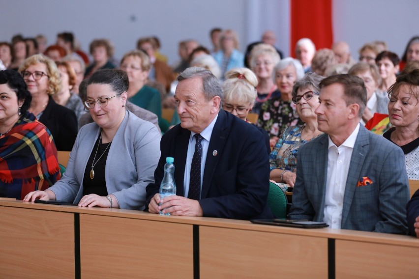 Uroczysta inauguracja  roku akademickiego Uniwersytetu III Wieku w Chełmie. Zobacz zdjęcia