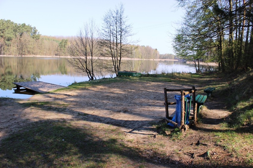 Jezioro w Kęszycy Leśnej.