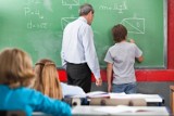 Dyrekcje szkół polują na nauczycieli. Brakuje: matematyków, fizyków i chemików