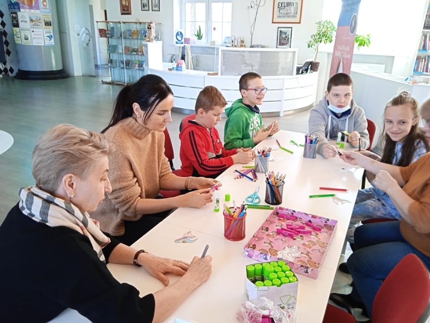 Wolsztyn: Spotkanie Dyskusyjnego Klubu Książki i zajęcia dla dzieci z SP4. Pracowity początek marca w bibliotece