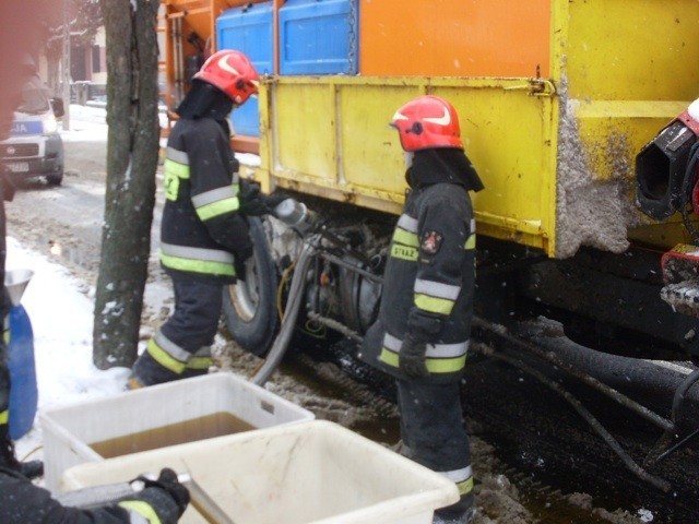 Strażacy wypompowali 170 litrów paliwa