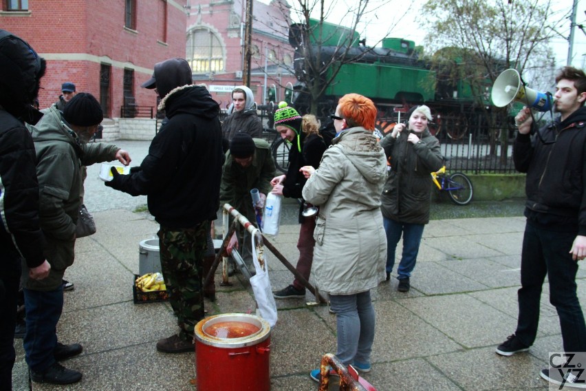 W Opolu ruszyła akcja "Jedzenie zamiast bomb".