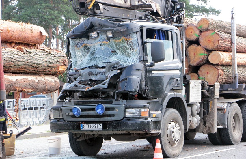 Dwie ciężarówki zderzyły się na Warszawskiej. Nie ma rannych